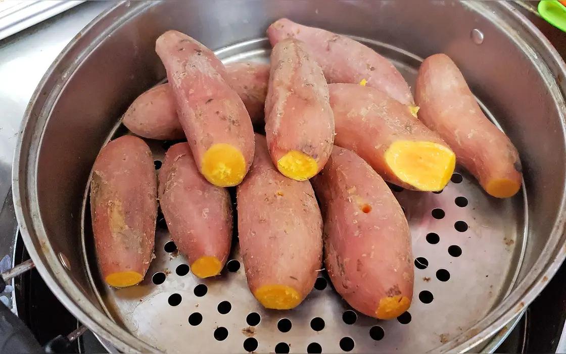 对于糖友来说，忌口是最重要的，当然，这里所说的忌口并不是不能吃，而是要注意适量。