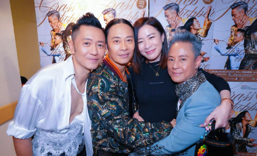 佘诗曼和草蜢演唱会成员咋这么亲密你们看，佘诗曼今天晒出来的合照，他们好亲密呀，