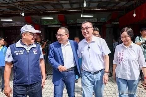 国民党新北市长参选人李四川登上选战擂台后，因没有公职或民代身份，常被绿营攻击而难