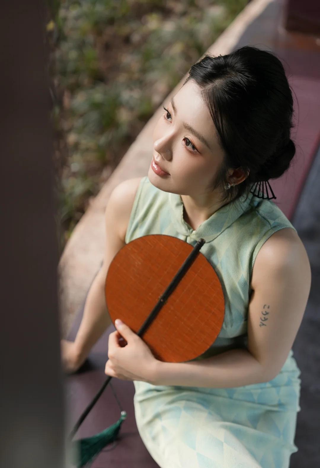 婉约出镜:C小众摄影高级审美情绪摄影重庆约拍互勉约拍古典旗袍引导