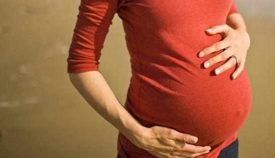 新手妈妈怀孕, 请了个保姆干活, 8个月孩子没了