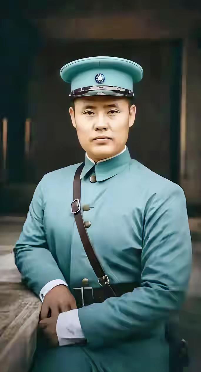 1949年，蒋介石因傅作义促成北平和平解放，密令毛人凤暗杀傅作义。毛人凤派出女特