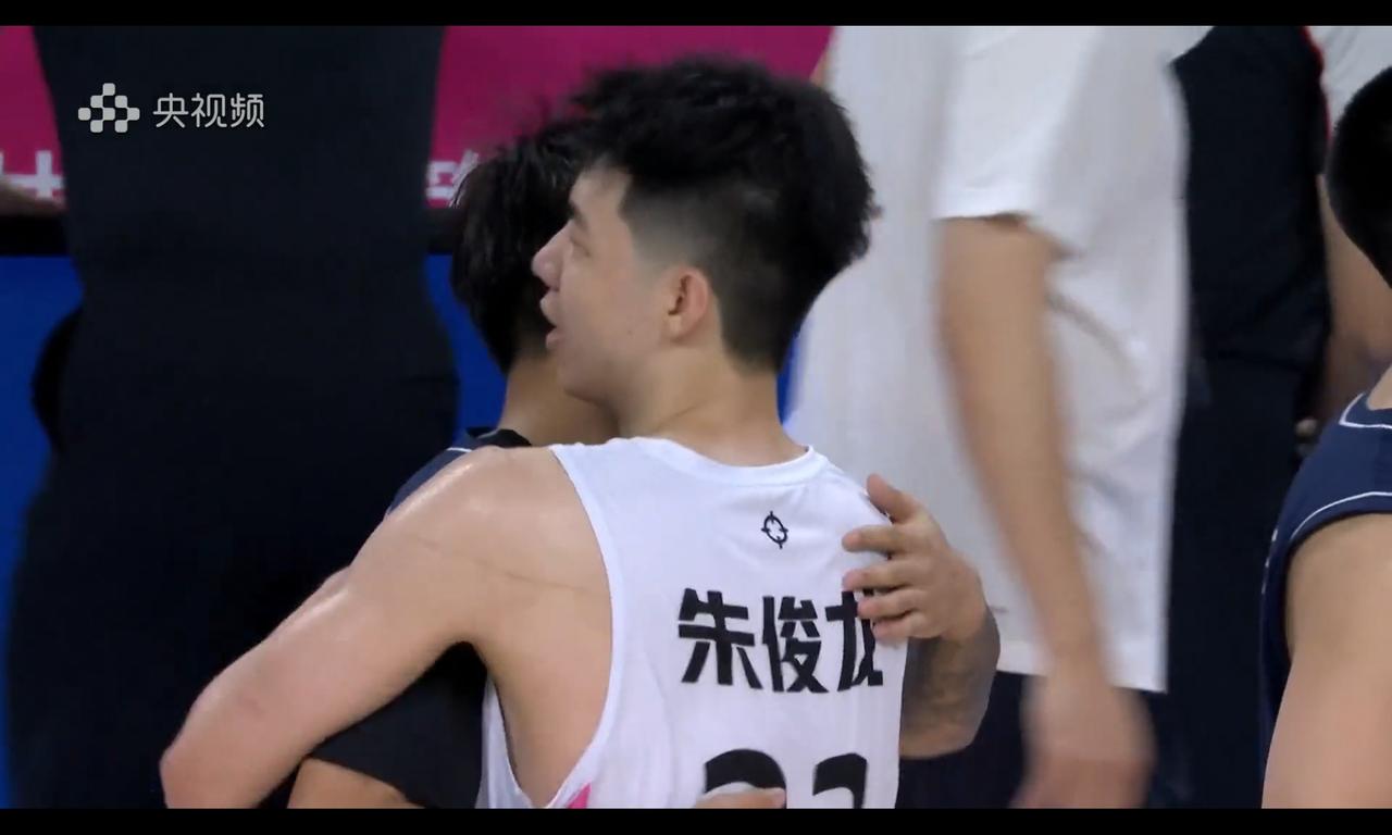 朱俊龙11分6板，金子总能发光，加上王奕博拿18分5助攻，丁伟新赛季会很尴尬