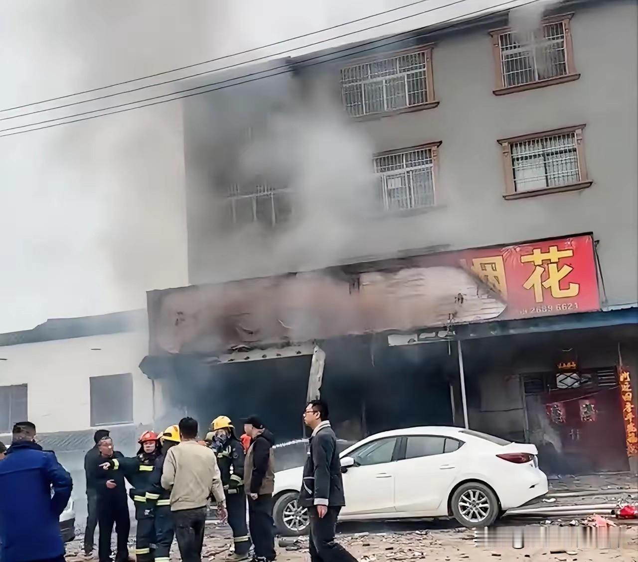 据新华社消息，2月18日14时许，湖北省襄阳市宜城市郑集镇的一处烟花爆竹售卖门店