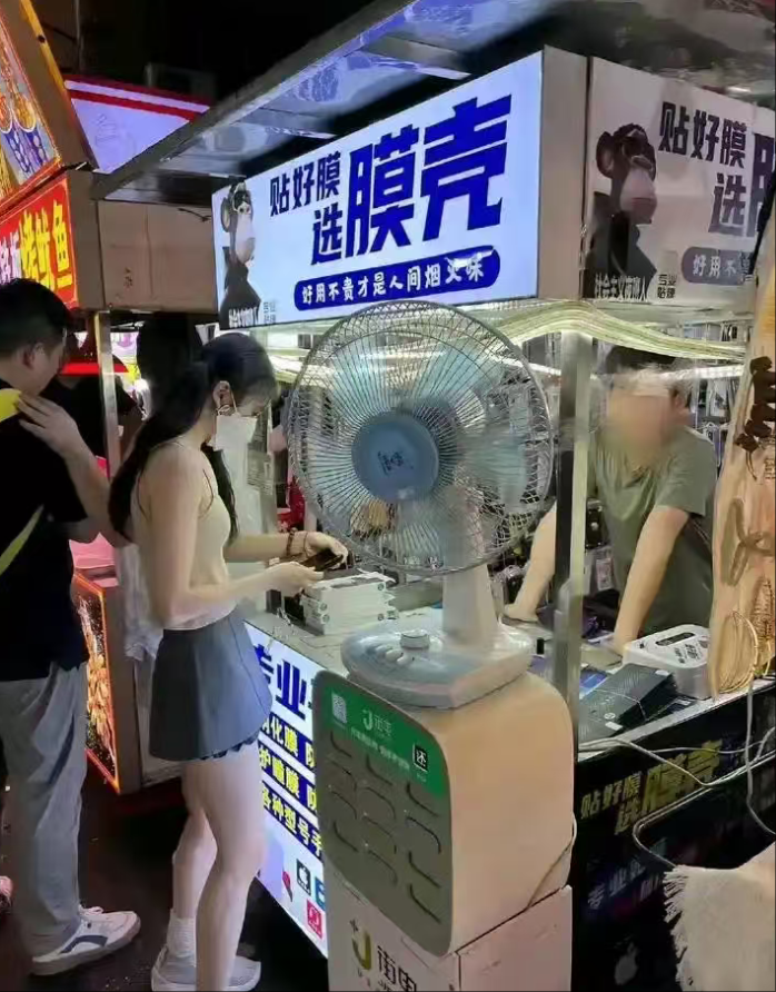 现在还有人花钱去贴膜啊？
