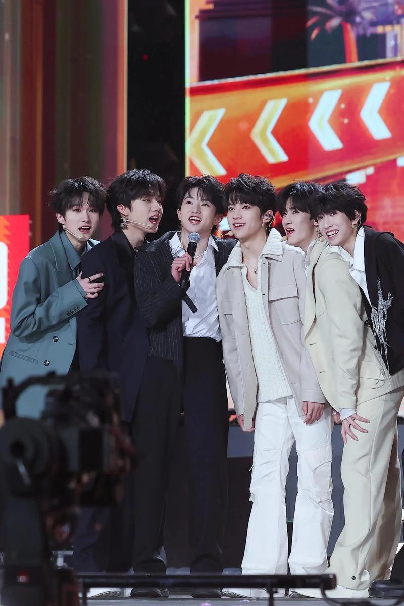 2026跨年晚会阵容堪称“神仙打架”！东方卫视有肖战、黄渤等实力派；江苏卫视集结