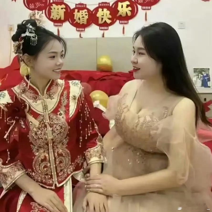 这个伴娘怎么这样？新娘看起来都像背景板了​​​