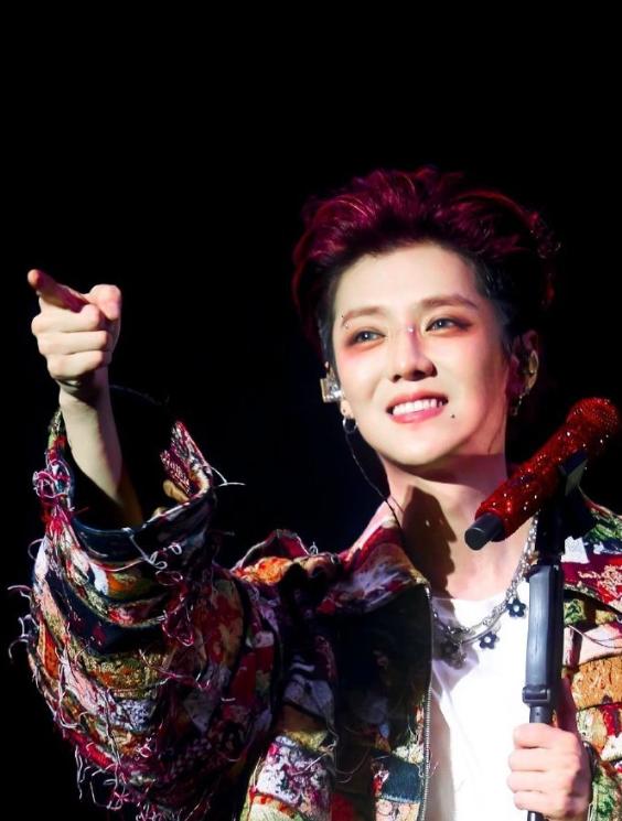 鹿晗商务资源引热议，巅峰30+代言到如今空窗，粉丝急提建议太走心最近鹿晗的商务