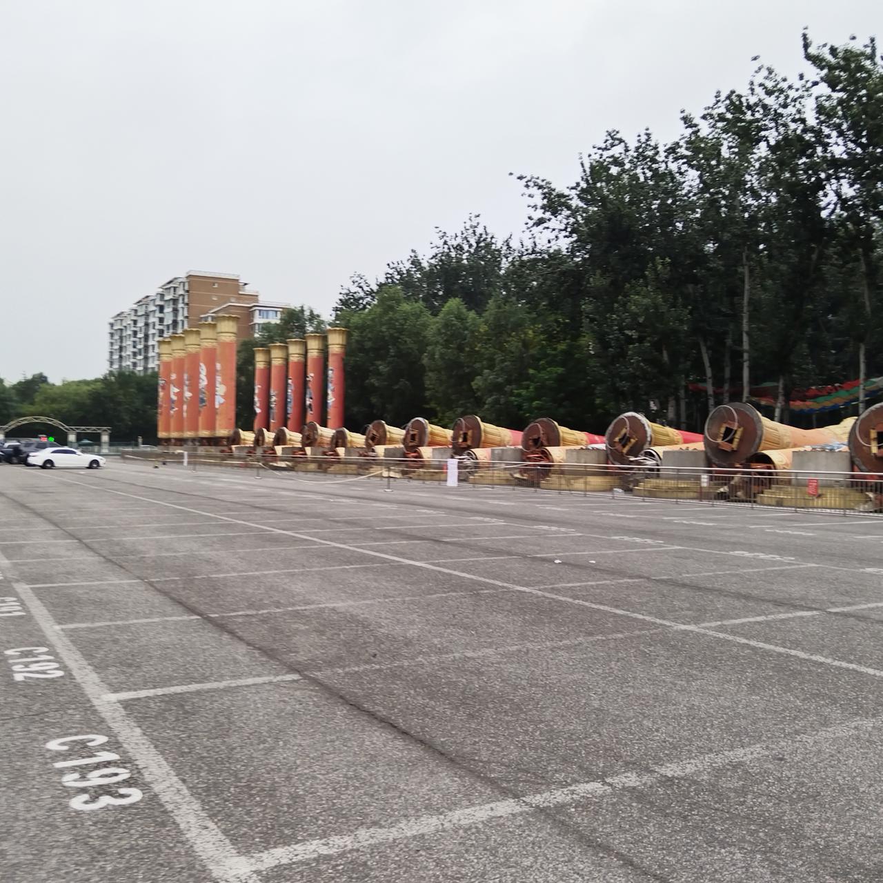 矗立了17年的民族团结柱拆除了因柱体老化原因，为确保游客安全，民族团结柱这几天