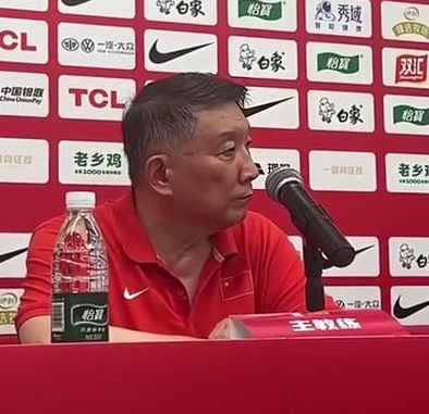 中国女篮主教练宫鲁鸣谈球队热身赛加时战胜巴西。他表示：这是一场很棒的比赛，让我们