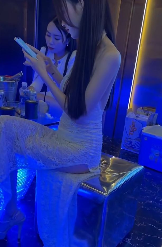 我就想知道，每天抱着手机一直聊，就有这么多话题？