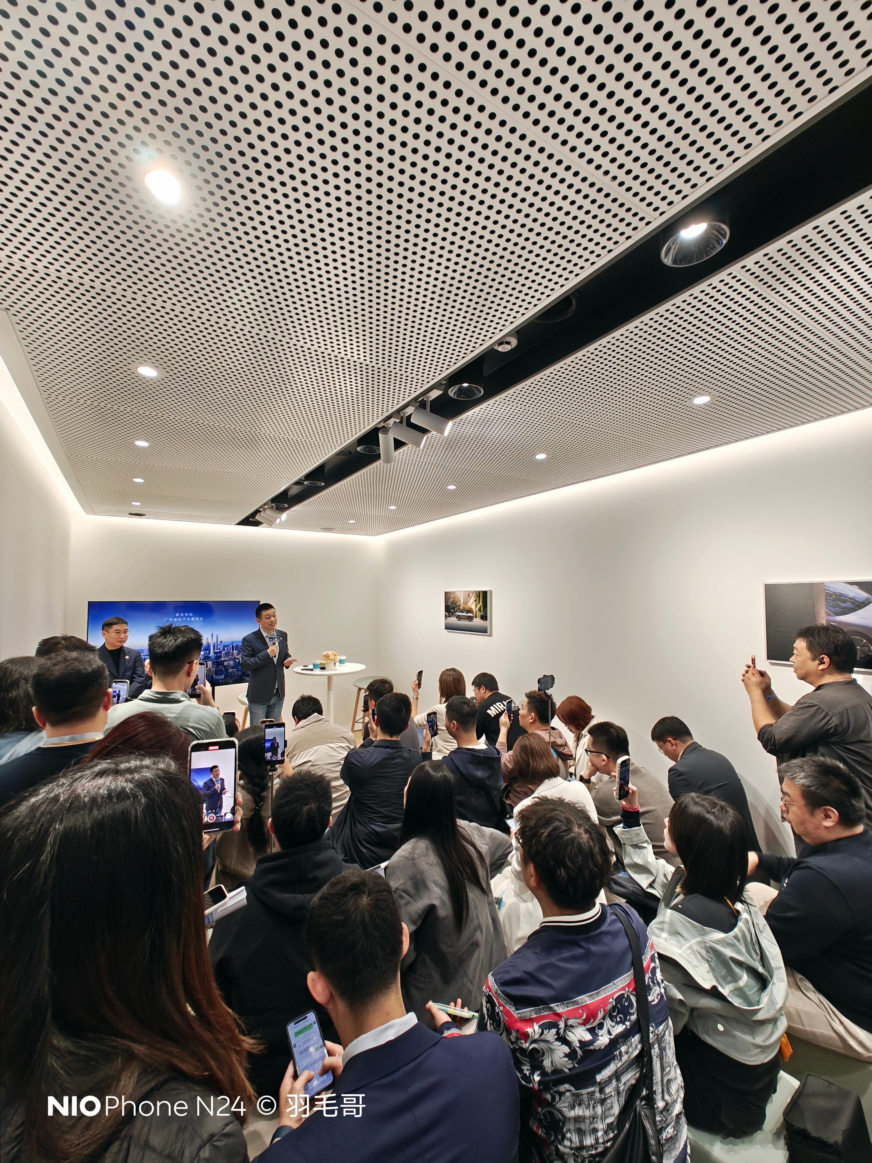 斌哥答媒体问，蔚来不做增程是不是因为沉没成本太高？斌答：我们没有沉默成本，如果我