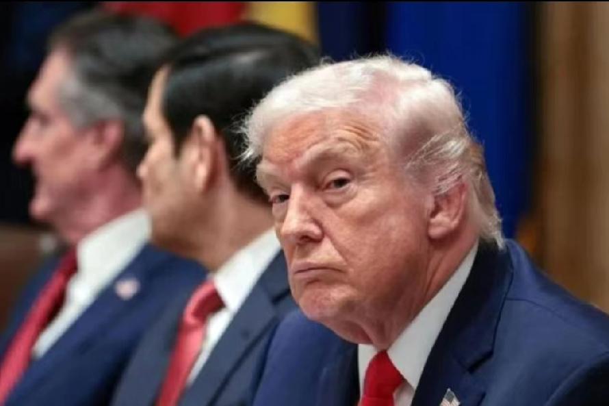 昨晚，《纽约时报》发文:“特朗普的贸易政策一地鸡毛，混乱不堪，中国即使接受特朗普