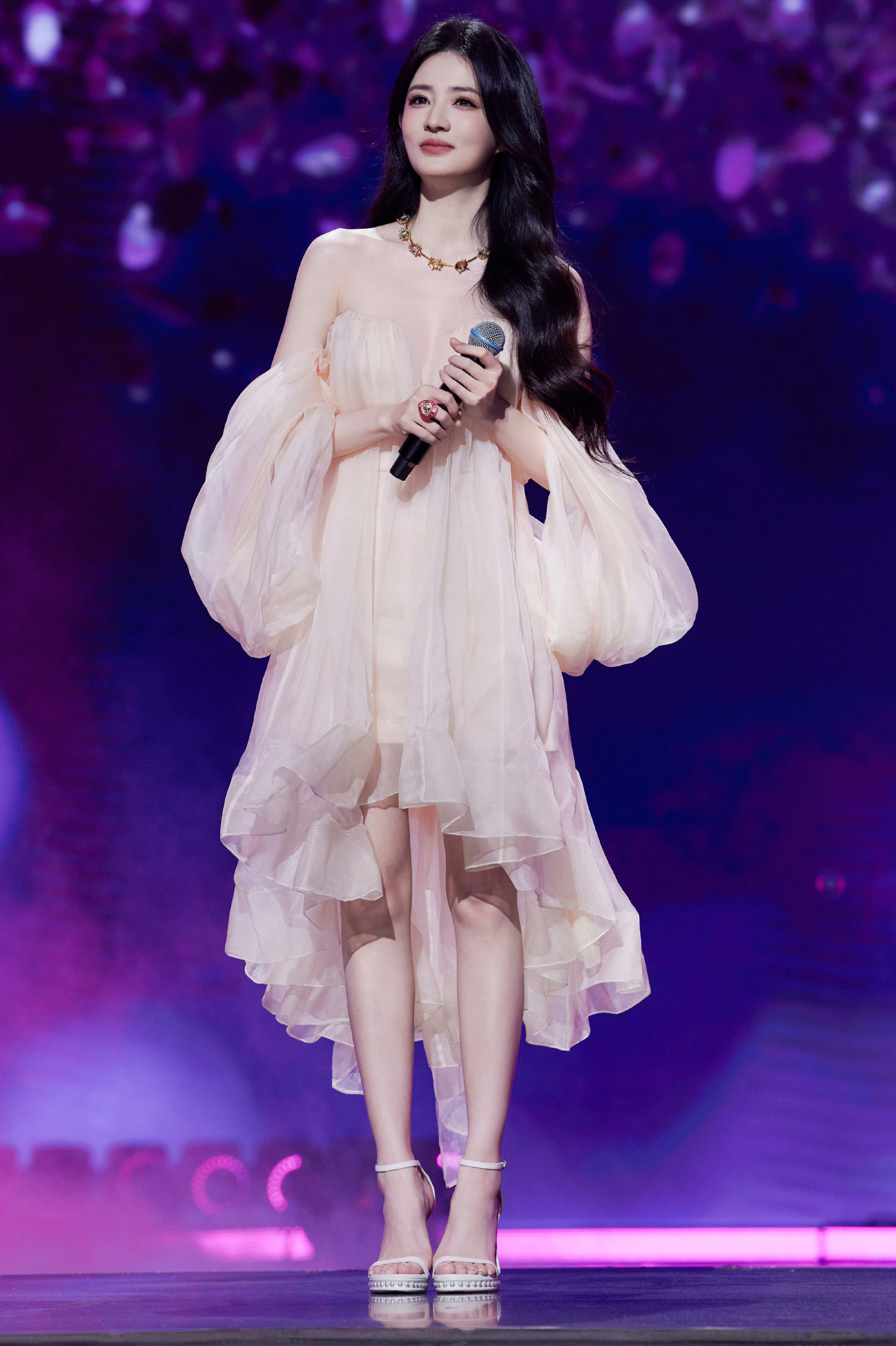 徐璐甄嬛传晚会一周年越来越美的璐璐🍑