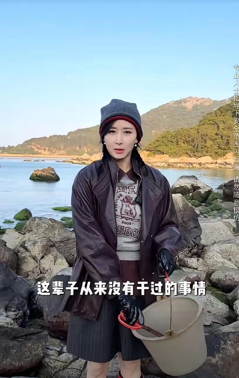 47岁胡静状态绝了！告别豪门束缚，回国活成少女模样47岁