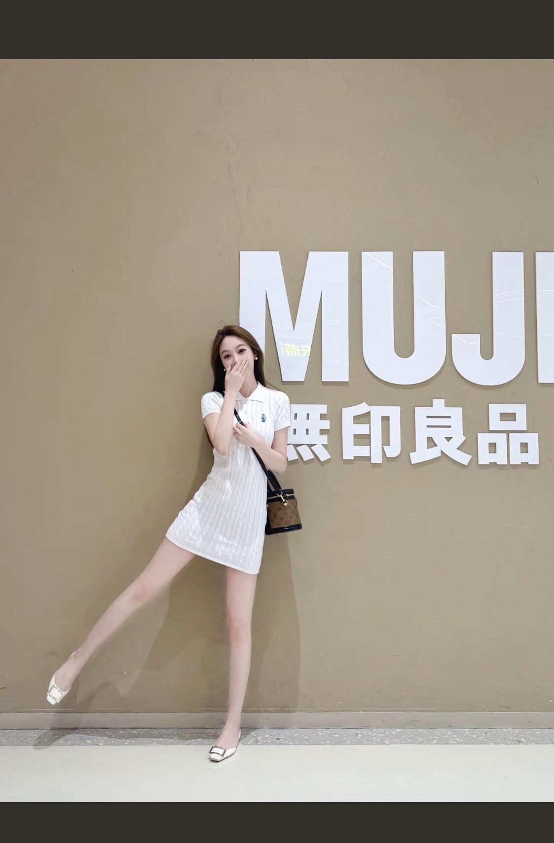 💄探访美妆天堂，发现宝藏好物！🛍️💄