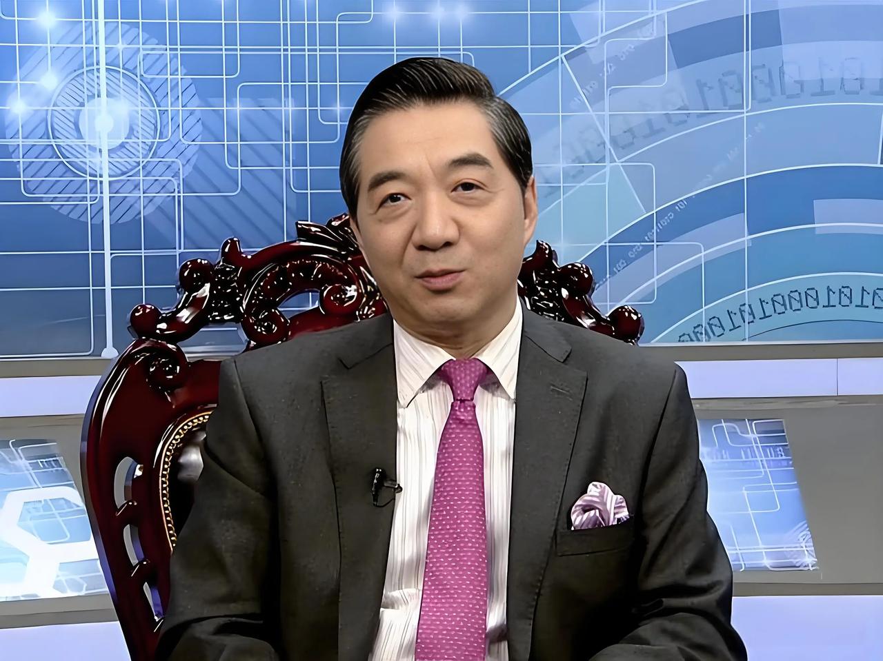 张召忠真是个伟大的预言家！2015年你就说过：“美国啥也不干，让东方大国追，20