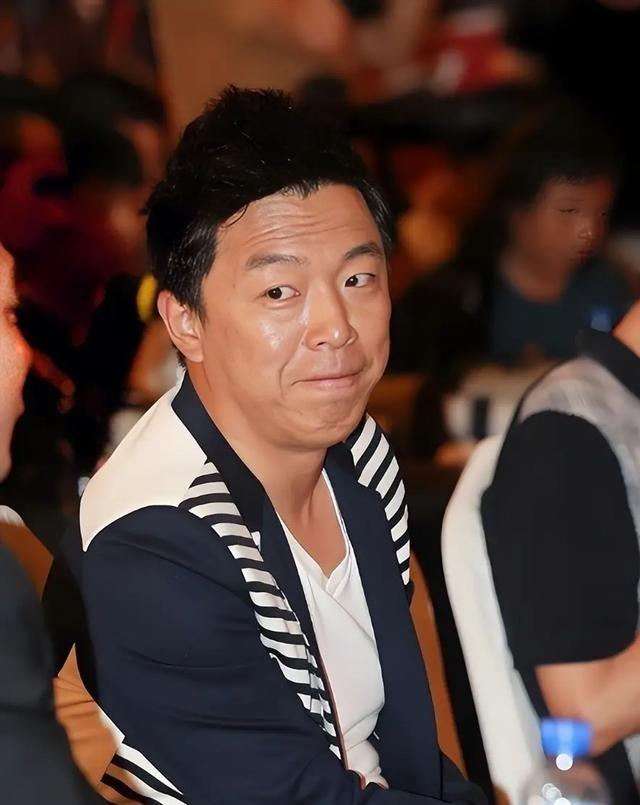 一段特别扎心的话：“只要你守过病重的父母一夜，不用多，就连续7天。你会明白，所谓