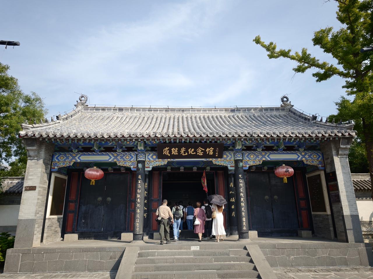 戚家军：抗日合成旅。在蓬莱阁景区里的戚继光纪念馆，陈列着鸳鸯阵所用的兵器，包