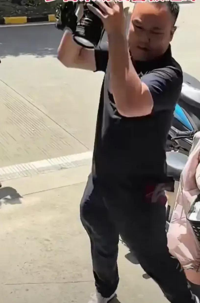 丰旭线缆负责人砸记者这三万、五万的摄影设备都是小意思，根本不值一提，因为更重磅的