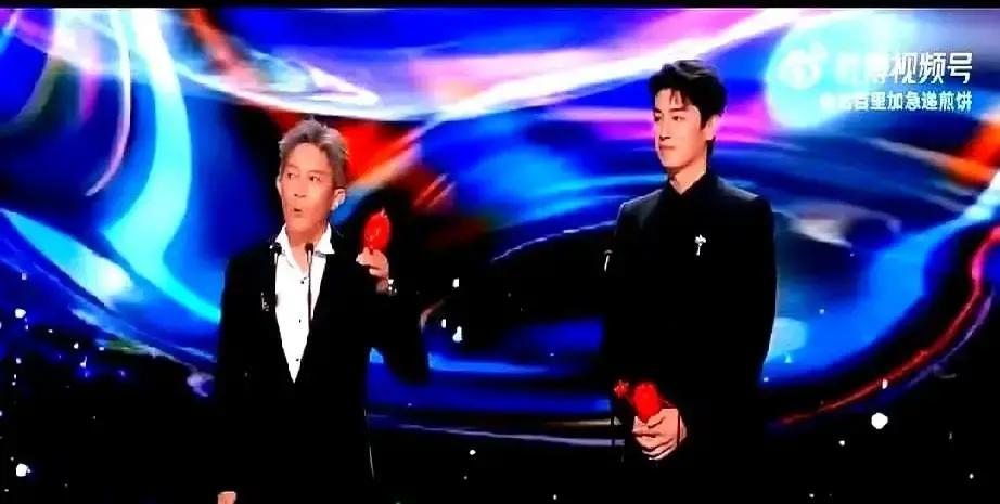 杨志刚是个狠人，直接把《唐朝诡事录》当成了“养老保险”。这话初听像玩笑，细