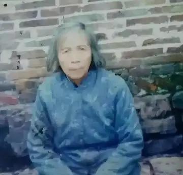 1979年，台湾老兵瞒着妻儿寄钱给大陆的原配，没想到，原配居然跟以前的下属“同居