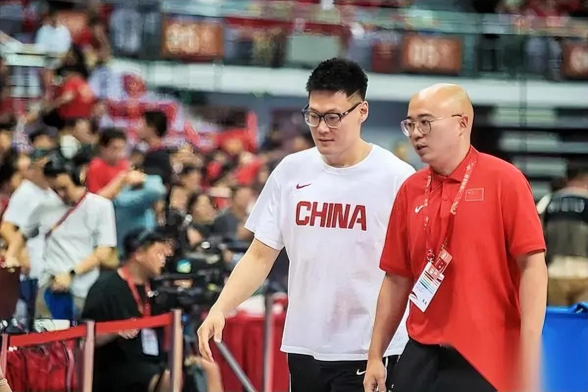 男篮惨败韩国输32分！马健怒批一针见血选人名单为啥总看不懂？明明亚洲杯才