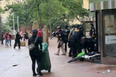 “打起来！打起来！打起来！”，当地时间内2025年6月11日，据美国方面报道，美