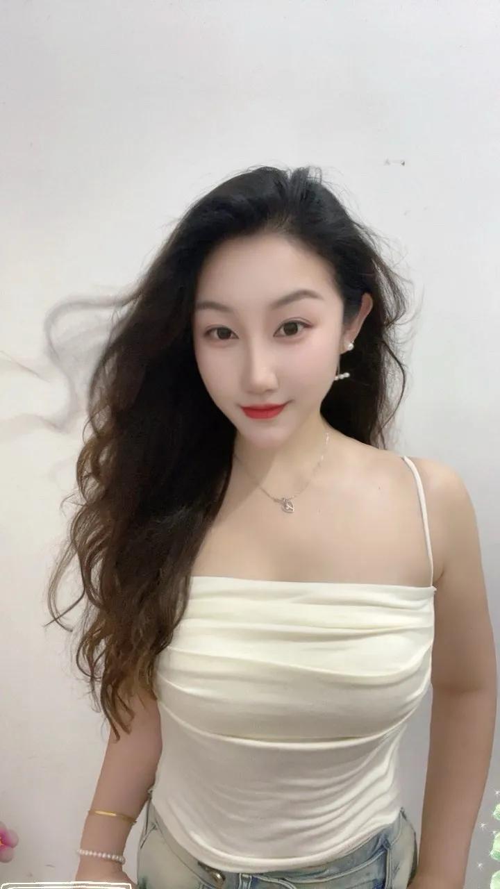 我聊了一个大叔，加v第二天给我转了1314。然后今天给我转了52000。。一个