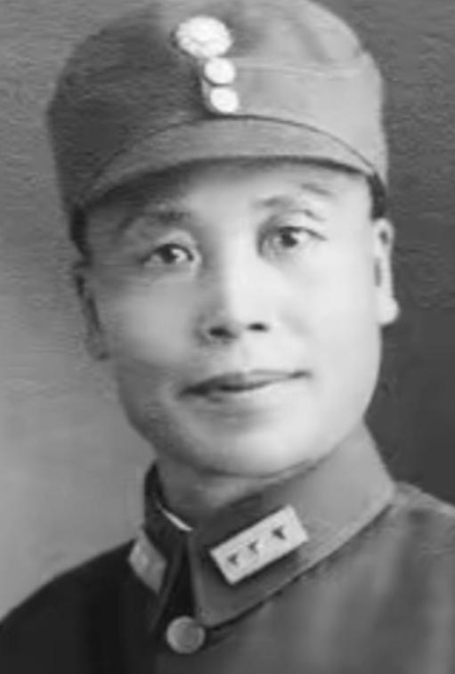 1938年，李宗仁夜会女记者，被妻子郭德洁撞破。她摔碎茶盏，大哭大闹。谁料，黑