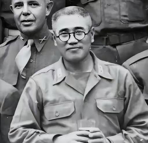 1948年，辽沈战役正打得如火如荼，廖耀湘派宪兵队，去枪毙师长戴海容，原因是他作