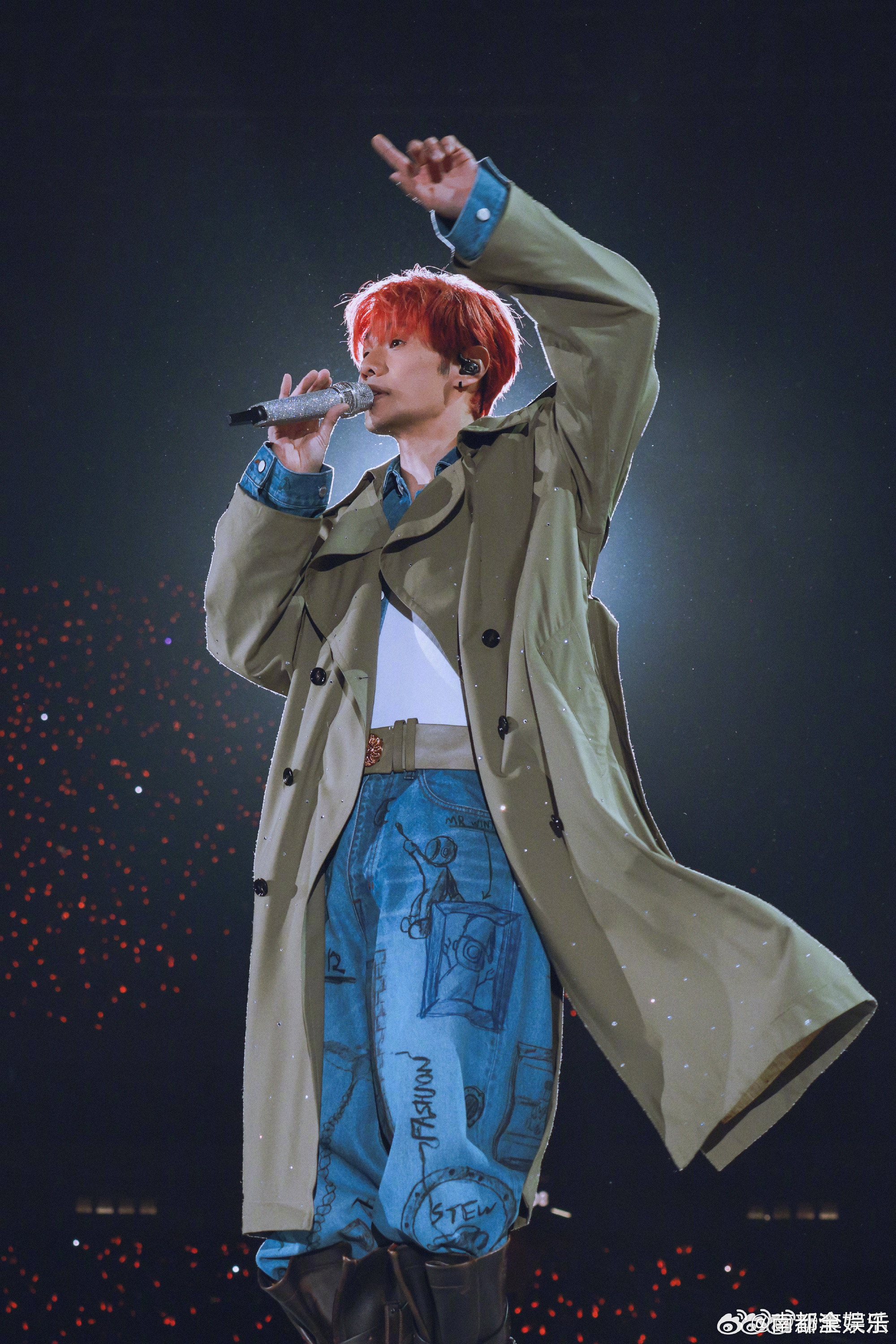 李荣浩否认抄袭针对近期《小眼睛》被指抄袭日本歌手平井坚《Signal》一事，今