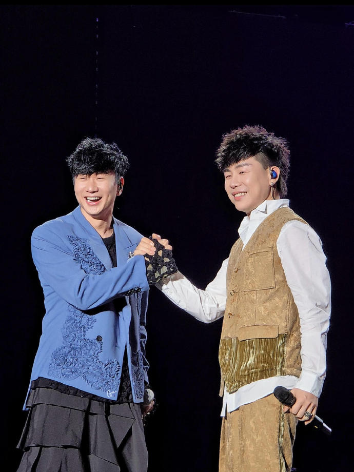 如果是真的那就恭喜这对双胞胎兄弟都美美收获幸福