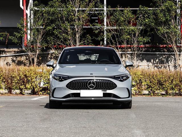 2026北京车展，梅赛德斯-奔驰全新纯电CLA260L正式亮相并即