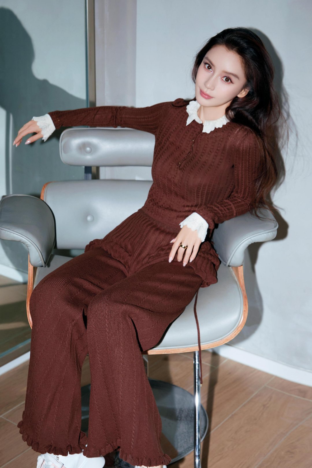 拉飞姆首位代言人angelababy杨颖勾起一点点笔墨来描述我们没有结局的故事