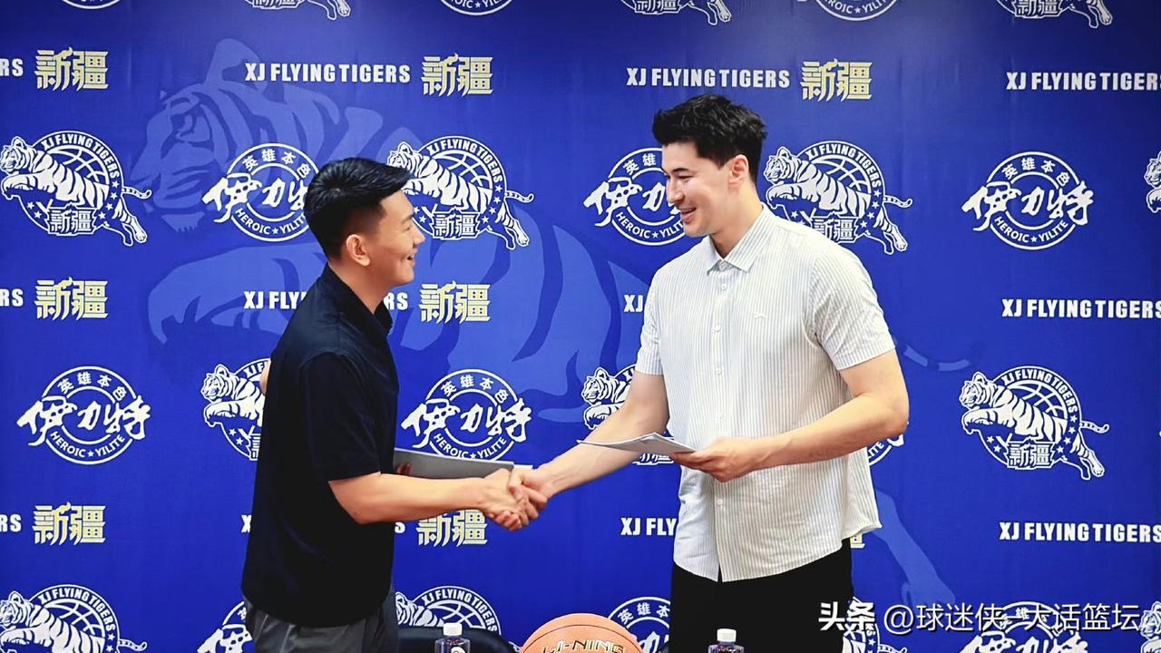 11年坚守，一人一城。新疆男篮的“队魂”，有了新身份。刚刚，新疆广汇俱乐部官