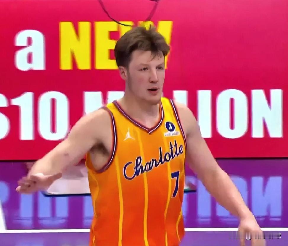 投的比库里还准！！！4号新秀克努佩尔最近8场比赛的三分球命中率！！！客场对阵公