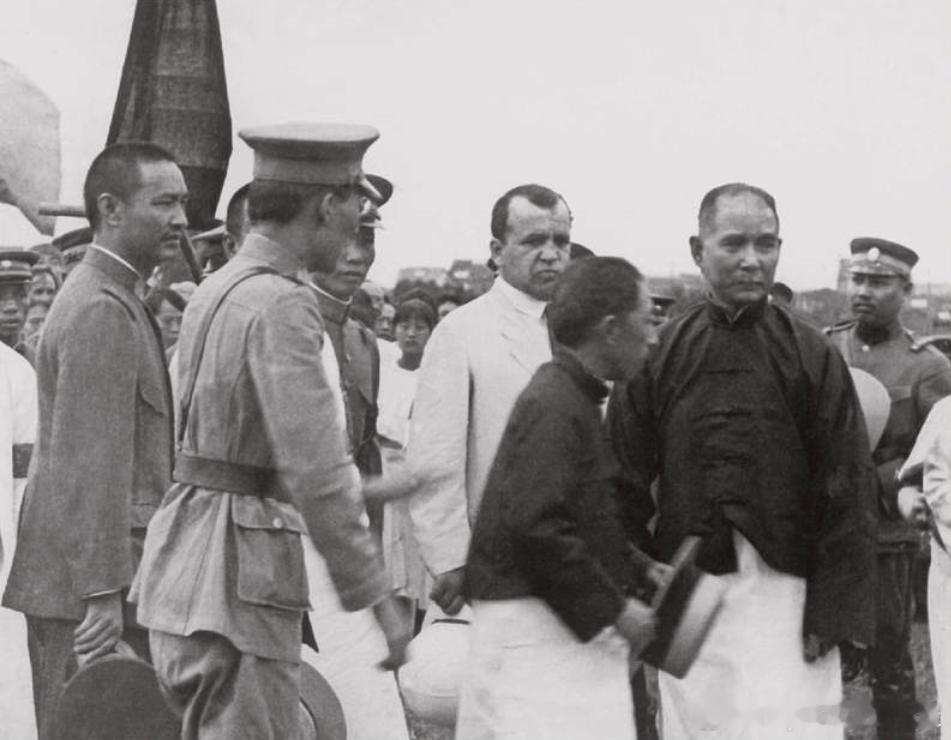 1924年孙中山与廖仲恺、苏联军事顾问及程潜等人历史影像​​​
