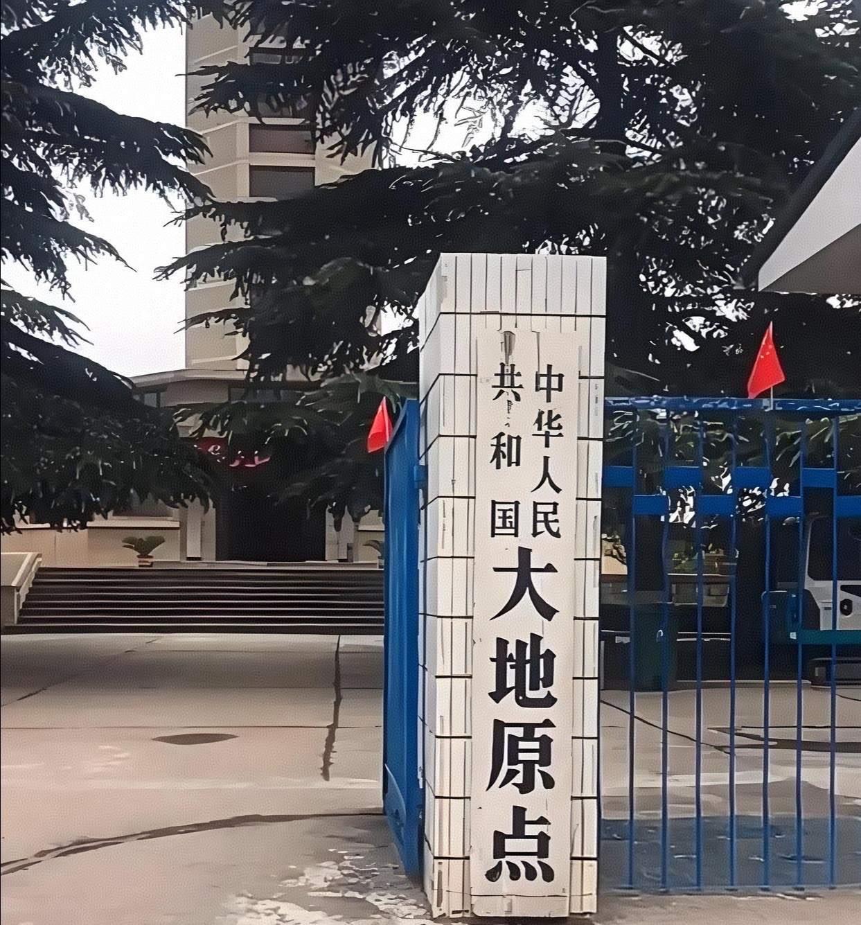 绵延八百里的秦川大地，一头锚定着西周何尊铭文里“宅兹中国”的历史坐标，一头矗立着