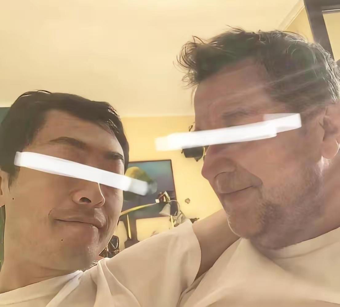 沈阳一位大妈，在社交平台高调替30岁海归儿子征婚。她说：儿子留学10年，加拿
