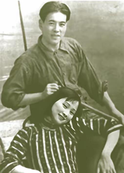 汪精卫在宴会上问唐生明"你跟戴笠关系那么好，不会是来刺杀我的吧？"唐生明瞅了瞅自