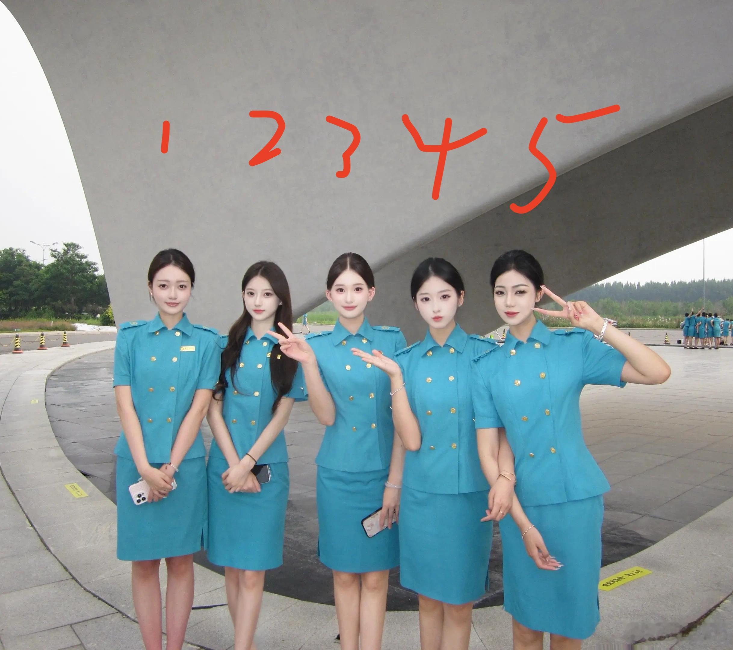 这空姐五姐妹中，你们觉得谁的颜值最高？