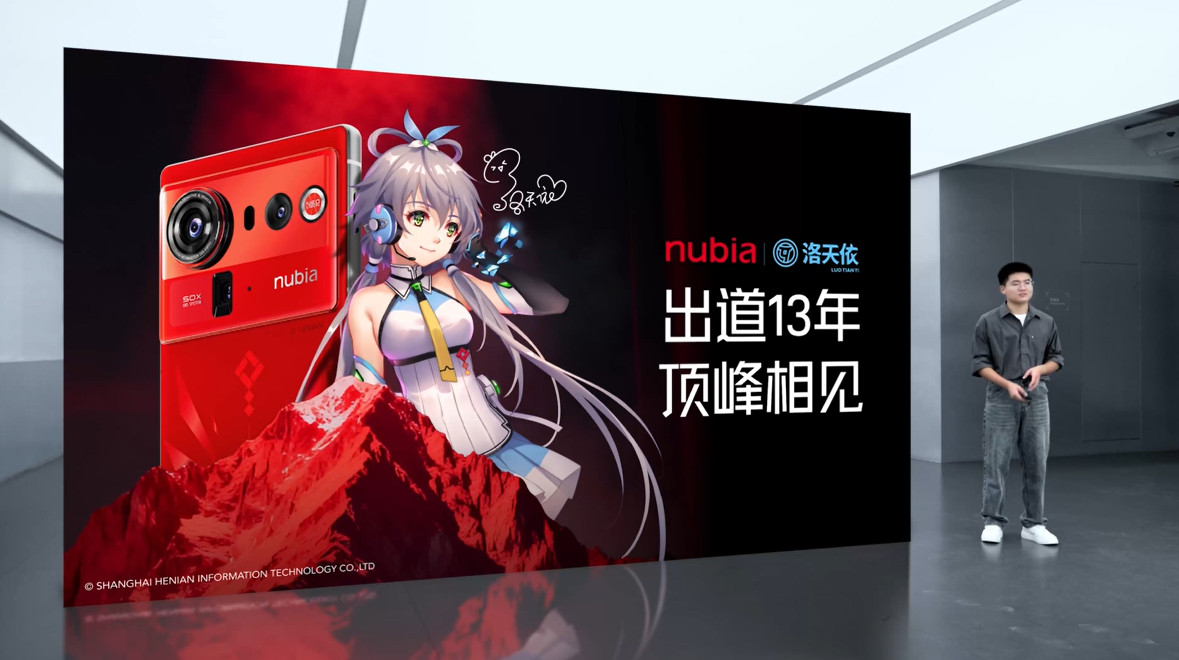 努比亚Z80Ultra提供魅影黑、凝光白两款经典配色，采用韧甲晶纤材质，带来超越