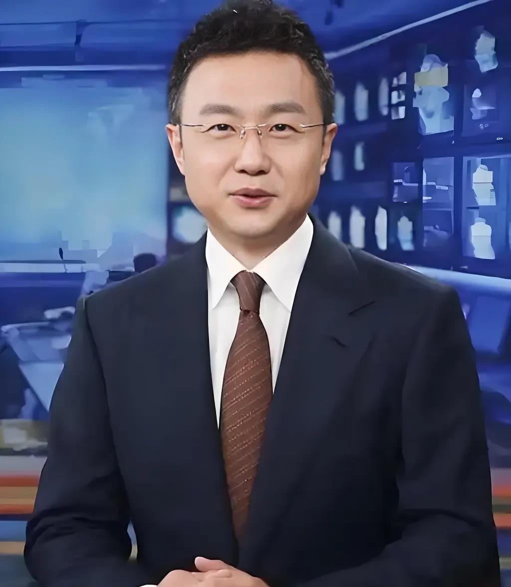 大家都猜错了，九三阅兵现场解说的，不是康辉、李梓萌，海霞，也不是任鲁豫、劳春燕，