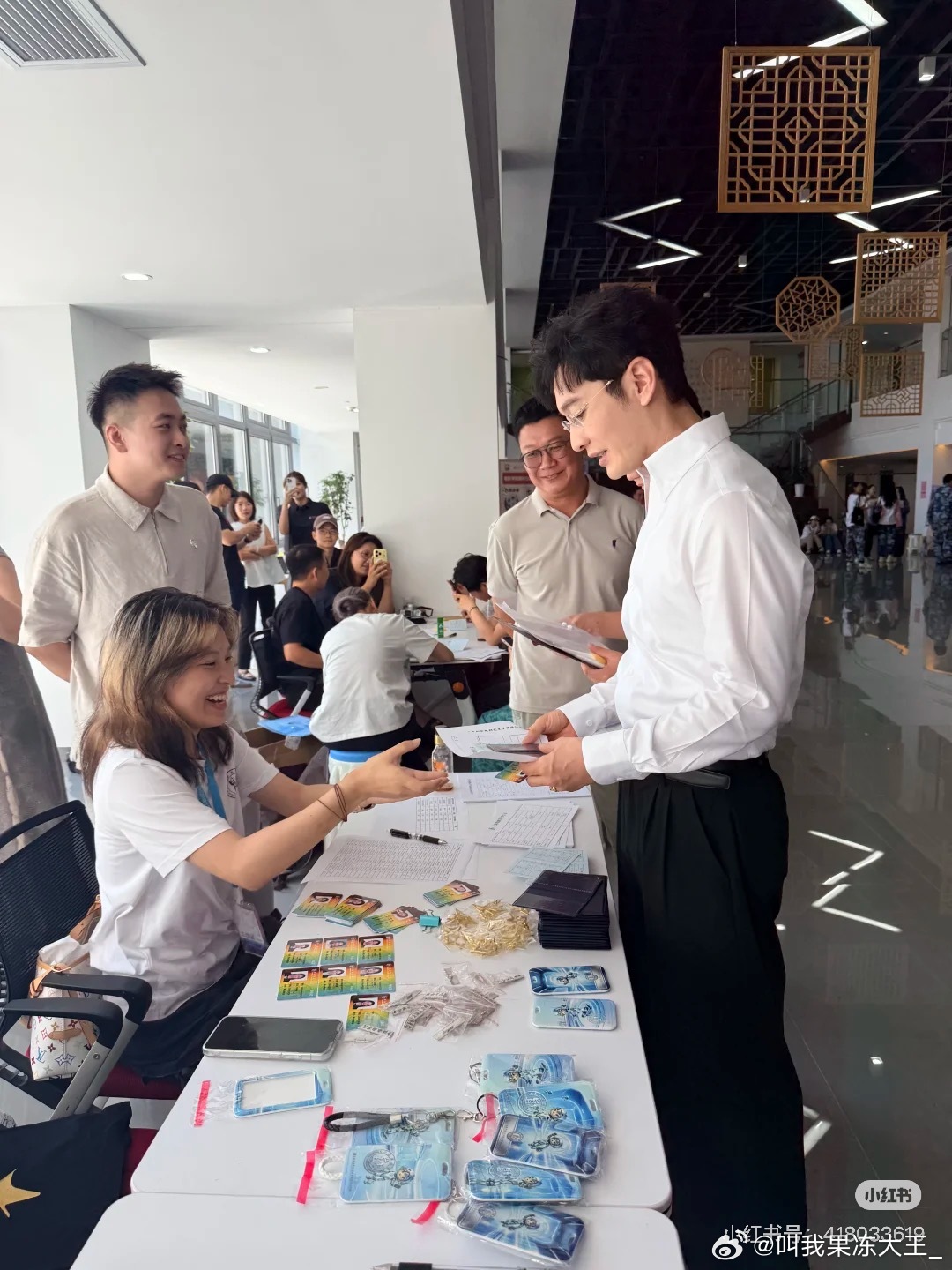 偶遇黄晓明上戏入学报道，这个状态如何偶遇黄晓明入学报道黄晓明开学报道​​​
