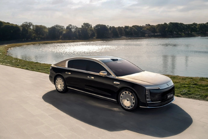 和朋友出门坐尊界S800，出行质感直接拉满🚗智驾畅行模式跑长途超省心，辅助驾驶