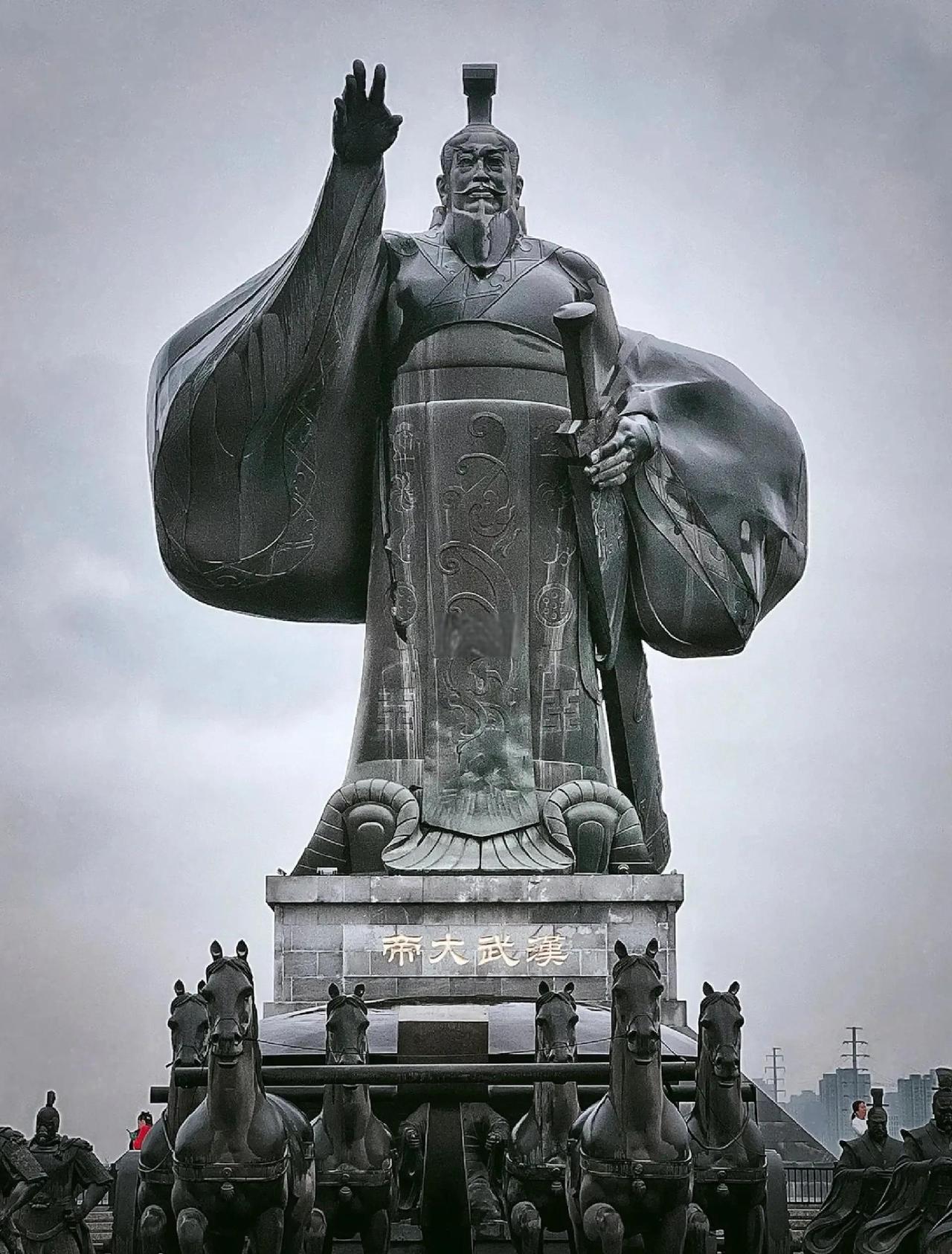 汉武帝不是傻子，战败被俘算不得大罪，何必杀掉一个功臣全家？他下狠手，其实是在替死