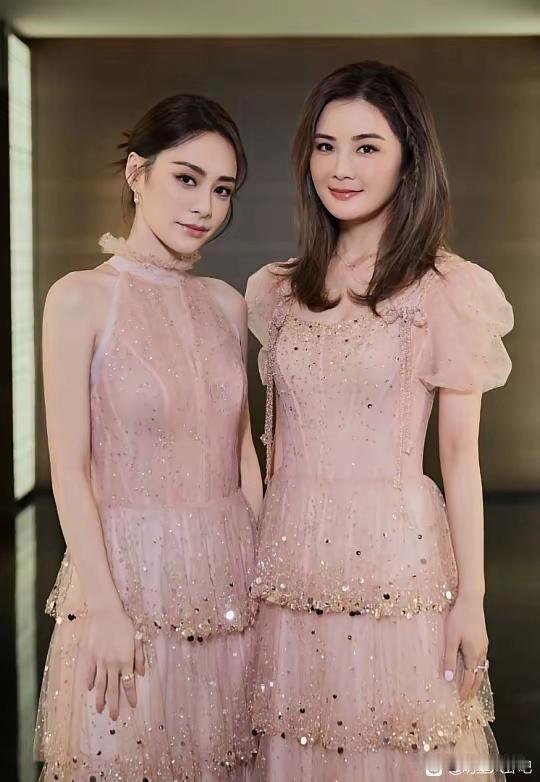 我问我老公，你觉得大家公认阿Sa和阿娇，谁更胜一筹？我老公说，综合考虑的话，