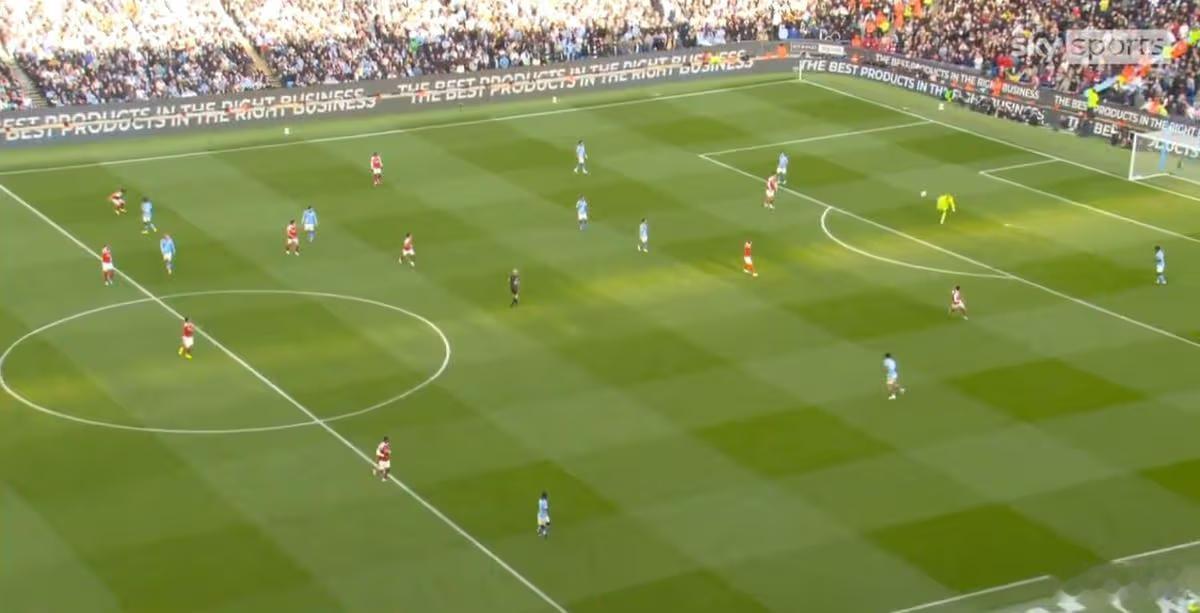 曼城2比1阿森纳对于曼城的致胜球，各路评论员有很多讨论。周日天空体育台的嘉宾罗