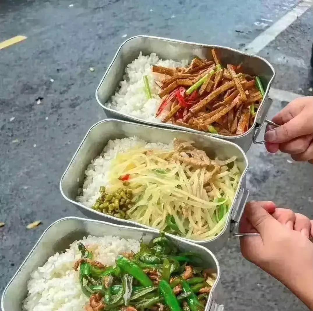月薪2500和月薪2w的晚餐，你们更喜欢哪个？